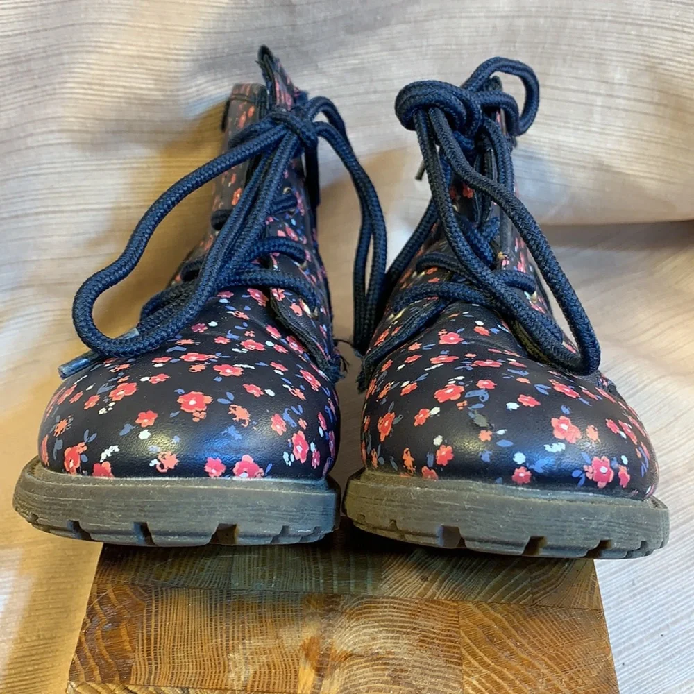 OshKosh B’gosh ankle booties w/side zipper